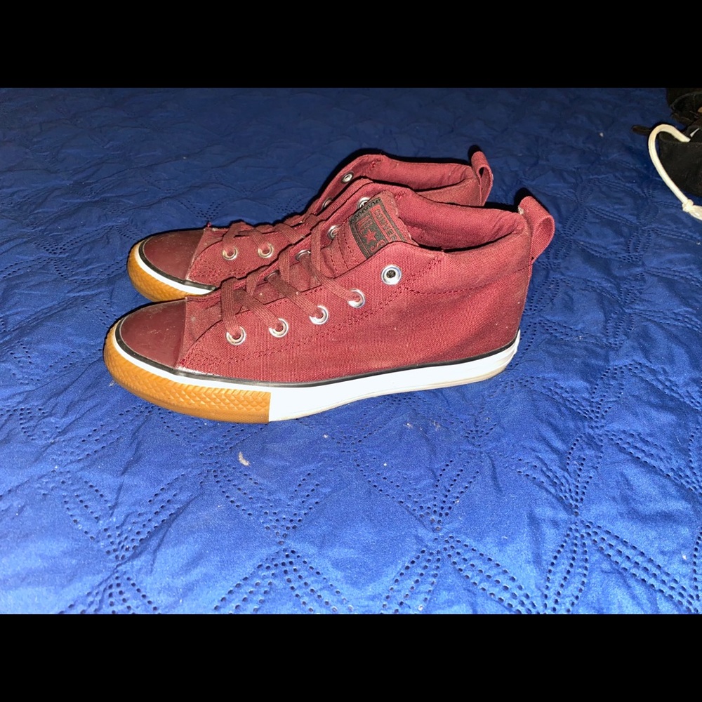 Converse - Picture 2 of 3